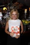 Hoorn 1 december 2011
Presentatie boek Sonja Bakker. haar vriend Jan ontvangt het eerste boek.
Peter Smulders bv