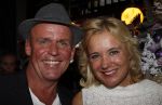 Hoorn 1 december 2011
Presentatie boek Sonja Bakker. haar vriend Jan ontvangt het eerste boek.
Peter Smulders bv