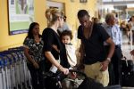 Curacao 8 januari 2012
Sunnery james haalt vrouw en Doutzen Kroes en zoon Phyllon op op het vliegveld van Curacao.
Peter Smulders bv