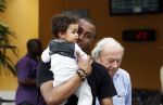 Curacao 8 januari 2012
Sunnery james haalt vrouw en Doutzen Kroes en zoon Phyllon op op het vliegveld van Curacao.
Peter Smulders bv