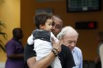 Curacao 8 januari 2012
Sunnery james haalt vrouw en Doutzen Kroes en zoon Phyllon op op het vliegveld van Curacao.
Peter Smulders bv