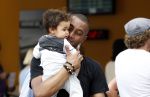 Curacao 8 januari 2012
Sunnery james haalt vrouw en Doutzen Kroes en zoon Phyllon op op het vliegveld van Curacao.
Peter Smulders bv