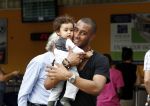 Curacao 8 januari 2012
Sunnery james haalt vrouw en Doutzen Kroes en zoon Phyllon op op het vliegveld van Curacao.
Peter Smulders bv