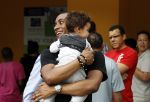 Curacao 8 januari 2012
Sunnery james haalt vrouw en Doutzen Kroes en zoon Phyllon op op het vliegveld van Curacao.
Peter Smulders bv