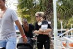 Curacao 8 januari 2012
Sunnery james haalt vrouw en Doutzen Kroes en zoon Phyllon op op het vliegveld van Curacao.
Peter Smulders bv