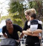Curacao 8 januari 2012
Sunnery james haalt vrouw en Doutzen Kroes en zoon Phyllon op op het vliegveld van Curacao.
Peter Smulders bv