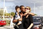 Curacao 8 januari 2012
Sunnery james haalt vrouw en Doutzen Kroes en zoon Phyllon op op het vliegveld van Curacao.
Peter Smulders bv