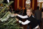 Amsterdam 8 december 2011
Bn ers tuigen kerstboom op voor het goede doel in artis. De aktie is mogelijk gemaakt door Sky radio. Tanja Jess en Charly Luske
Peter Smulders bv