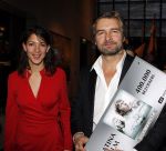 Amsterdam 15 december 2011
Reinout Oerlemans en Victor Reinier krijgen uit handen van prinses Marilene de platina film voor 400000 bezoekers voor Nova Zembla in het stedelijk museum. Victor met zijn vriendin
Peter Smulders bv