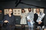 Amsterdam 15 december 2011
Reinout Oerlemans en Victor Reinier krijgen uit handen van prinses Marilene de platina film voor 400000 bezoekers voor Nova Zembla in het stedelijk museum.
Peter Smulders bv