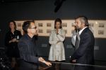 Amsterdam 15 december 2011
Reinout Oerlemans en Victor Reinier krijgen uit handen van prinses Marilene de platina film voor 400000 bezoekers voor Nova Zembla in het stedelijk museum.
Peter Smulders bv