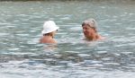 Curacao 30 december 2011
Willeke Alberti met kennissen Junior Zegger en zijn vouw in zee op curacao bij Hotel Avila Beach
Peter Smulders bv