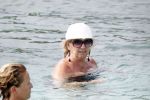 Curacao 30 december 2011
Willeke Alberti met kennissen Junior Zegger en zijn vouw in zee op curacao bij Hotel Avila Beach
Peter Smulders bv