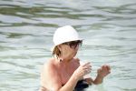 Curacao 30 december 2011
Willeke Alberti met kennissen Junior Zegger en zijn vouw in zee op curacao bij Hotel Avila Beach
Peter Smulders bv