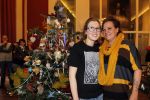 Amsterdam 8 december 2011
Bn ers tuigen kerstboom op voor het goede doel in artis. De aktie is mogelijk gemaakt door Sky radio. Xandra en Lola Brood
Peter Smulders bv