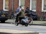 Amsterdam 4 januari 2013
Bridget Maasland op haar scooter.
Peter Smulders bv