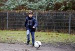 Hamburg 6 januari 2012
Sylvie v d Vaart vertrekt samen met damian en een vriendin met zoontje vanuit hun appartement / huis naar het park om met Damian te voetballen.
Peter Smulders bv