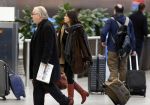 Schiphol 27 december 2012
Youp van t Hek en zijn vrouw Debbie Petter vertrekken vanaf schiphol op vakantie.
Peter Smulders bv