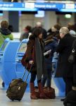 Schiphol 27 december 2012
Youp van t Hek en zijn vrouw Debbie Petter vertrekken vanaf schiphol op vakantie.
Peter Smulders bv