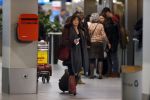 Schiphol 27 december 2012
Youp van t Hek en zijn vrouw Debbie Petter vertrekken vanaf schiphol op vakantie.
Peter Smulders bv