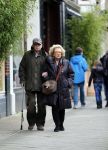 Amsterdam 3 januari 2013
Oud burgemeester Ed v Tijn met zijn vrouw Odette aan het wandelen.
Peter Smulders bv