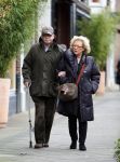 Amsterdam 3 januari 2013
Oud burgemeester Ed v Tijn met zijn vrouw Odette aan het wandelen.
Peter Smulders bv