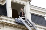 Amsterdam 22 december 2012
Isa Hoes aan het verhuizen naar haar nieuwe huis aan het vondelpark.
Peter Smulders bv