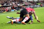 Eindhoven, 30 Januari 2013
1/4 Finale KNVB Beker PSV-Feyenoord, Seizoen 2012-2013, eindstand 2-1
Jeremain Lens wordt zwaar verdeigd door Bruno Martins Indi
Foto Peter Smulders BV