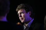 Amsterdam 17 januari 2013
Matthijs v Nieuwkek wordt uitgeroepen voor omroepman van het jaar en krijgt de prijs overhandigd uit handen van John de Mol.
Peter Smulders bv
