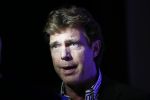 Amsterdam 17 januari 2013
Matthijs v Nieuwkek wordt uitgeroepen voor omroepman van het jaar en krijgt de prijs overhandigd uit handen van John de Mol.
Peter Smulders bv
