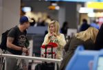 Schiphol 27 december 2012
Josje Huisman (K3) en vriend Johnny de Mol vertrekken vanaf schiphol op vakantie naar Rio de Janeiro.
Peter Smulders bv