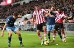 Eindhoven, 30 Januari 2013
1/4 Finale KNVB Beker PSV-Feyenoord, Seizoen 2012-2013, eindstand 2-1
Wesley Verhoek in duel met Jeremain Lens en Kevin Strootman
Foto Peter Smulders BV