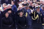 Amsterdam 4 mei 2001

Dodenherdenking op de dam met Koningin Beatrix en Prins Willem Alexander(in uniform)

Peter Smulders bv