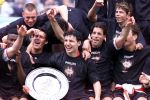 Eindhoven 6 mei 2001
PSV-Heerenveen 3-0
PSV Landskampioen 2000/2001
Mark v Bommel
Peter Smulders bv