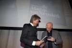 Amsterdam 17 januari 2013
Matthijs v Nieuwkek wordt uitgeroepen voor omroepman van het jaar en krijgt de prijs overhandigd uit handen van John de Mol.
Peter Smulders bv