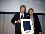 Amsterdam 17 januari 2013
Matthijs v Nieuwkek wordt uitgeroepen voor omroepman van het jaar en krijgt de prijs overhandigd uit handen van John de Mol.
Peter Smulders bv