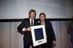 Amsterdam 17 januari 2013
Matthijs v Nieuwkek wordt uitgeroepen voor omroepman van het jaar en krijgt de prijs overhandigd uit handen van John de Mol.
Peter Smulders bv