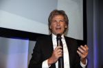 Amsterdam 17 januari 2013
Matthijs v Nieuwkek wordt uitgeroepen voor omroepman van het jaar en krijgt de prijs overhandigd uit handen van John de Mol.
Peter Smulders bv