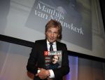 Amsterdam 17 januari 2013
Matthijs v Nieuwkek wordt uitgeroepen voor omroepman van het jaar en krijgt de prijs overhandigd uit handen van John de Mol.
Peter Smulders bv