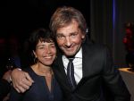Amsterdam 17 januari 2013
Matthijs v Nieuwkek wordt uitgeroepen voor omroepman van het jaar en krijgt de prijs overhandigd uit handen van John de Mol.
Peter Smulders bv