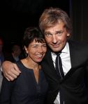 Amsterdam 17 januari 2013
Matthijs v Nieuwkek wordt uitgeroepen voor omroepman van het jaar en krijgt de prijs overhandigd uit handen van John de Mol.
Peter Smulders bv