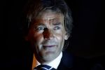 Amsterdam 17 januari 2013
Matthijs v Nieuwkek wordt uitgeroepen voor omroepman van het jaar en krijgt de prijs overhandigd uit handen van John de Mol.
Peter Smulders bv