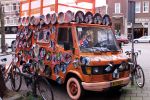 Amsterdam 4 mei 2001

Oranje bus met foto's van Maxima en prins willem alexander erop.
 
Peter Smulders bv