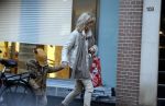 Amsterdam  9 januari 2013
Moon Ratelband met dochter op pc hooftstraat.
Peter Smulders bv