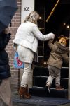 Amsterdam  9 januari 2013
Moon Ratelband met dochter op pc hooftstraat.
Peter Smulders bv
