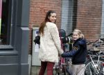 Amsterdam 27 december 2012
Renee Vervoorn met dochter Lisa op de cornelis schuytstraat.
Peter Smulders bv