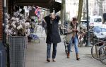 Amsterdam 10 januari 2013
Roland Kahn met vriendin op cornelis schuytstraat.
Peter Smulders bv