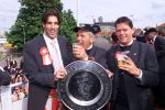 Eindhoven 6 mei 2001

PSV-Heerenveen 3-0
PSV landskampioen.
  Ruud v Nistelrooy harry van Raay en Frank Arnesen

Peter Smulders bv