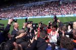 Eindhoven 6 mei 2001

PSV-Heerenveen 3-0
PSV landskampioen.
  Ruud v Nistelrooy

Peter Smulders bv