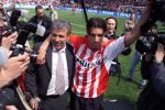 Eindhoven 6 mei 2001

PSV-Heerenveen 3-0
PSV landskampioen.
Erik Gerets en Ruud v Nistelrooy

Peter Smulders bv